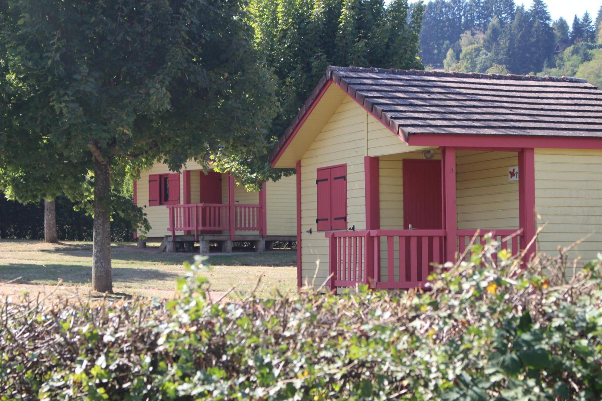 Camping Les Feuilles Chauffailles Exterior foto