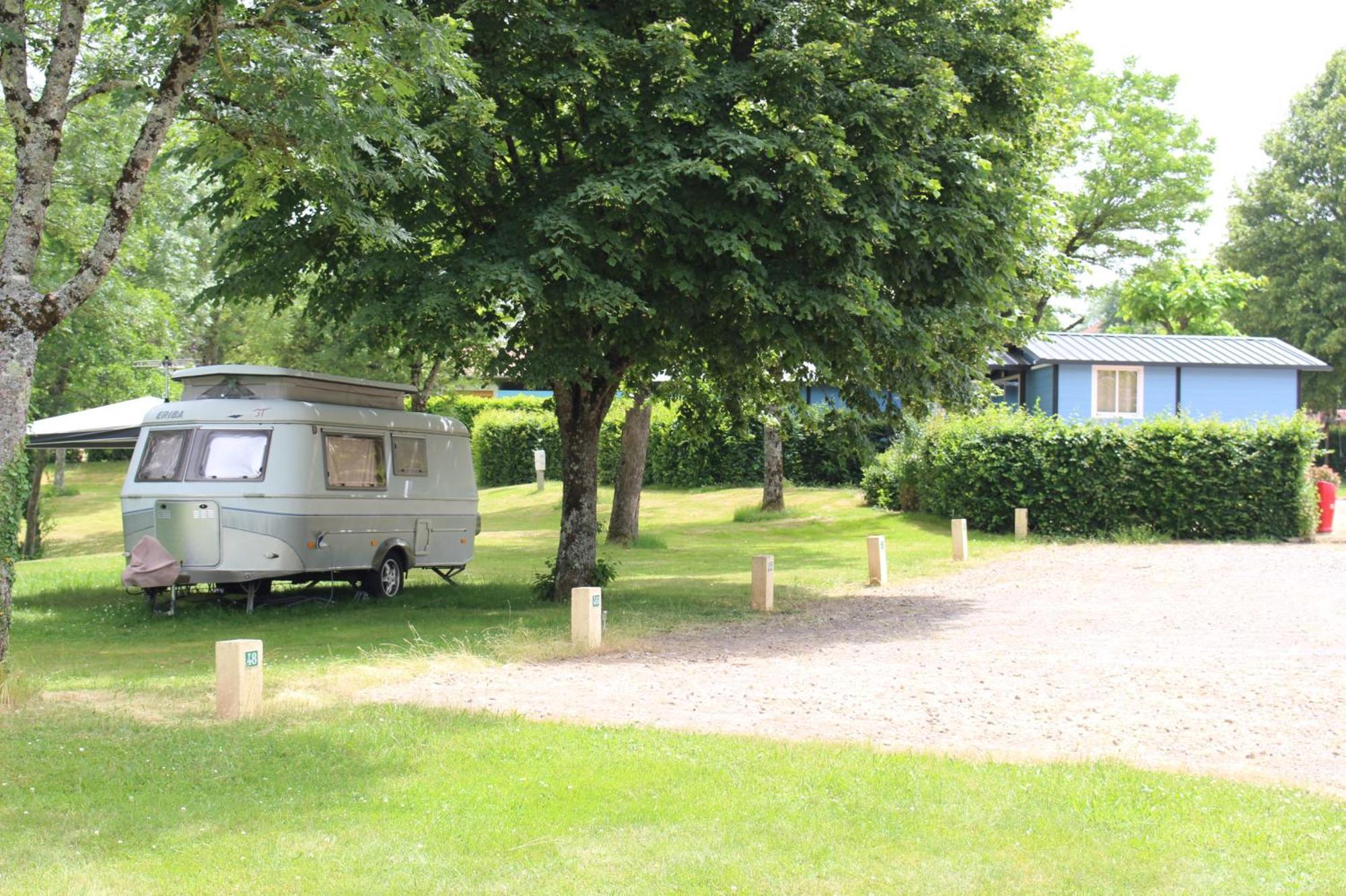 Camping Les Feuilles Chauffailles Exterior foto